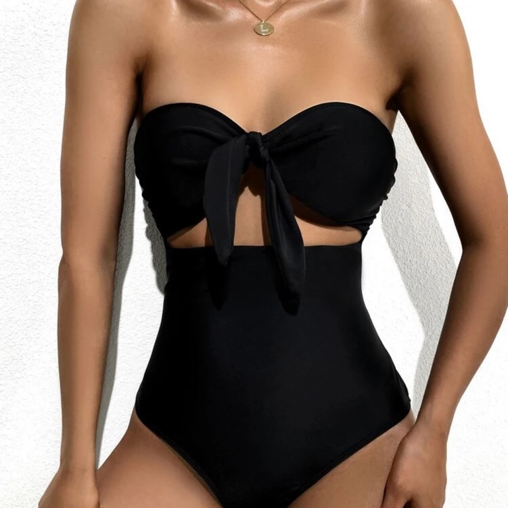 Cut out knot front one piece bandeau swimsuit